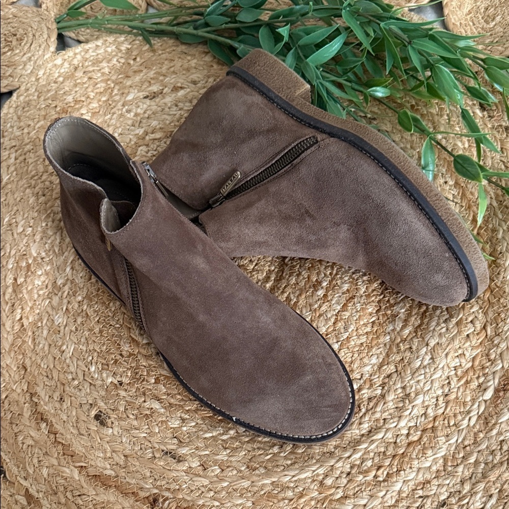 Italeau Foliana Weatherproof Leather Bootie. Size 39/ 8.5 Nut - Picture 2 of 12